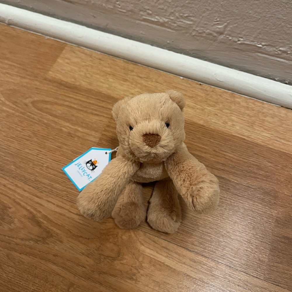๐ป Authentic Jellycat Smudge Bear โ Tiny Size
Brand new with tag. - Picture 2 of 3